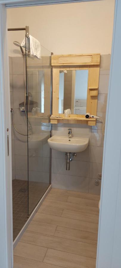 Albergo Vittoria Tiarno di Sopra Luaran gambar